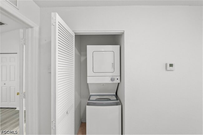 Building Photo - 8273 Pacific Beach Dr