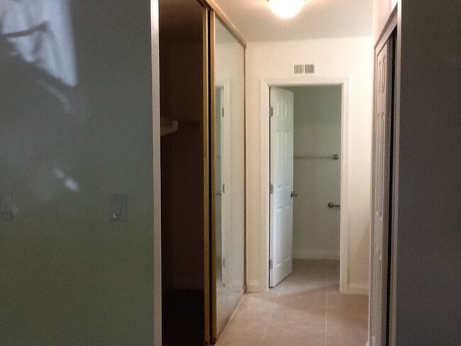 Building Photo - 15422 Circle Ridge Ln