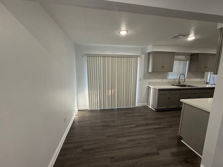 Building Photo - 41041 Alder Ave