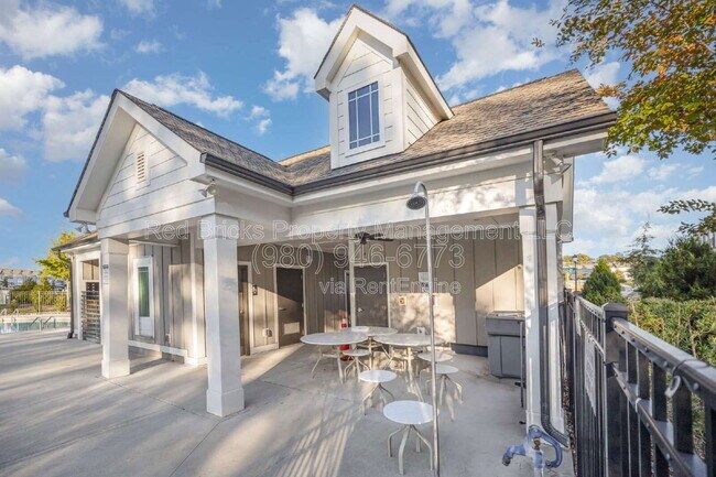 Building Photo - 15223 Scoter St