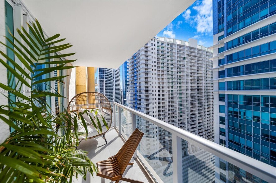 Building Photo - 1155 Brickell Bay Dr