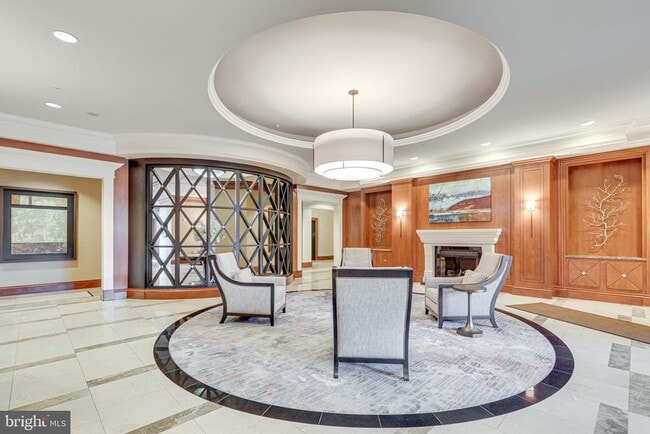 Building Photo - 8220 Crestwood Heights Dr