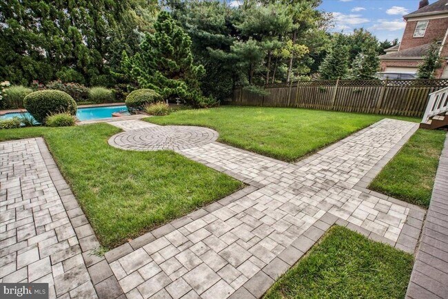 Building Photo - 9917 Kendale Rd