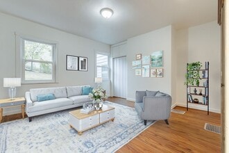 Building Photo - 10 Renwick St