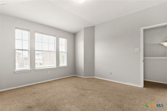 Building Photo - 2002 Isabelle Dr