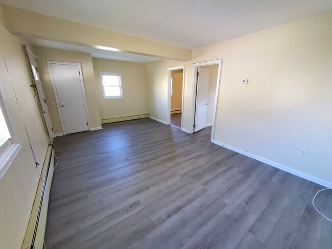 Building Photo - 615 Ridgewood Ave
