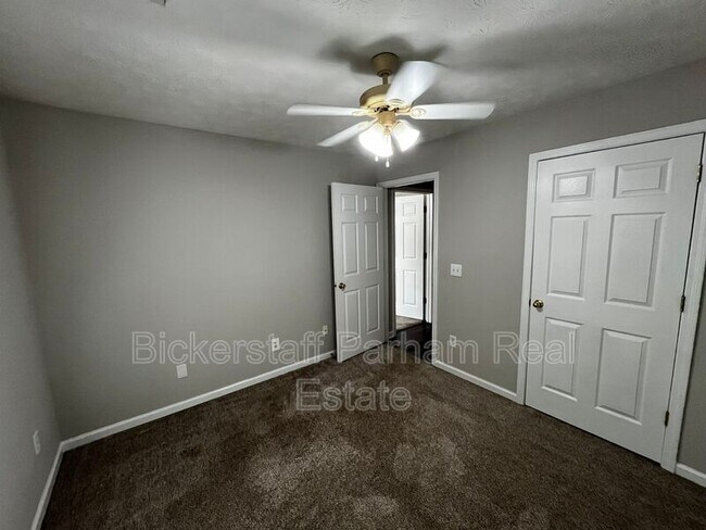 Building Photo - 8012 Rocky Creek Dr