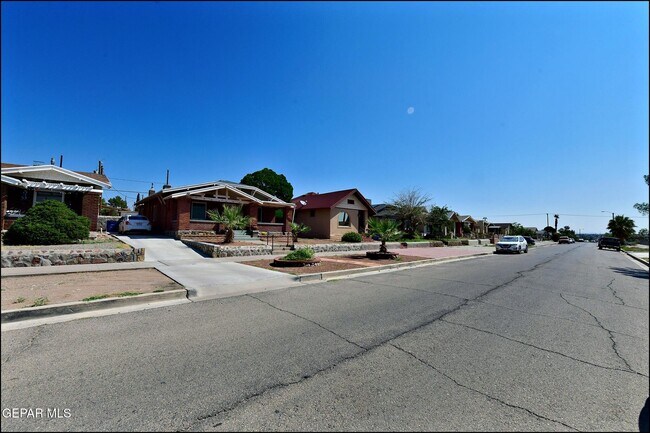 Building Photo - 3002 Louisville Ave
