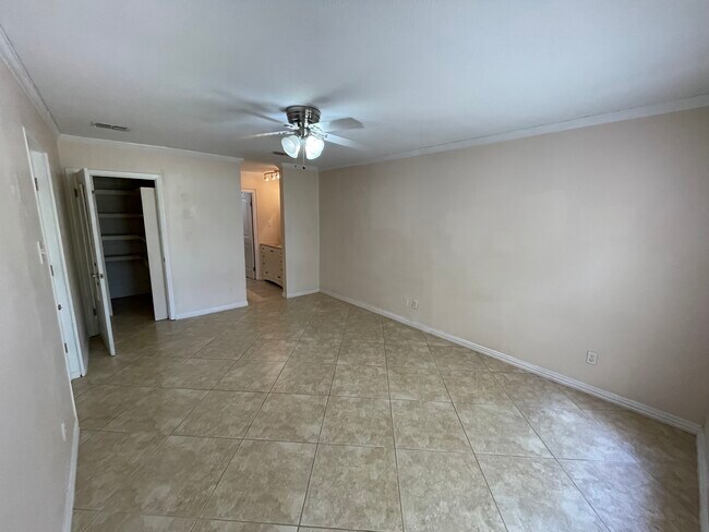 Building Photo - 900 Avenida De Leon