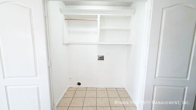 Building Photo - 9702 Ave. U-B