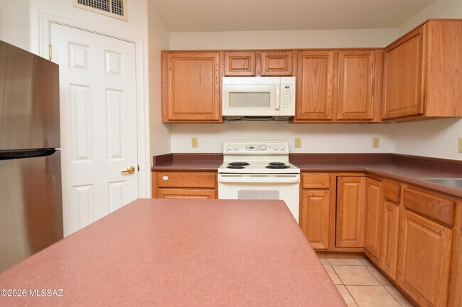 Building Photo - 2926 N Cardell Cir