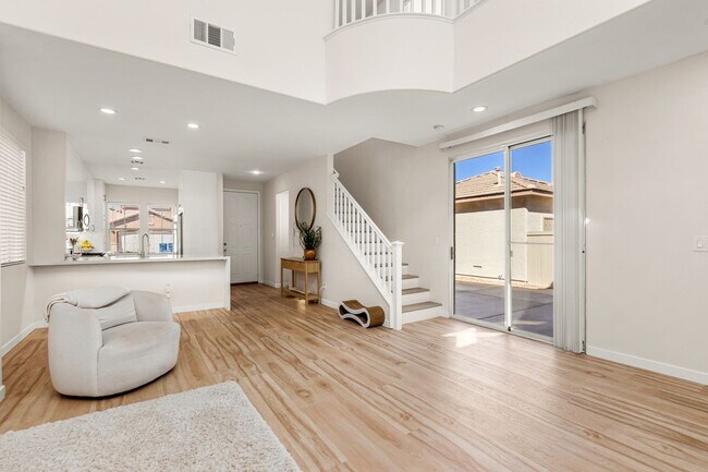 Building Photo - Beautifully Updated 3 Bedroom Southeast Ve...