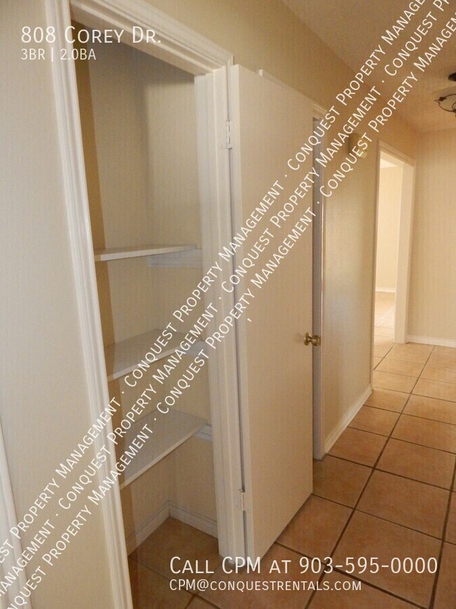Building Photo - 808 Corey Dr
