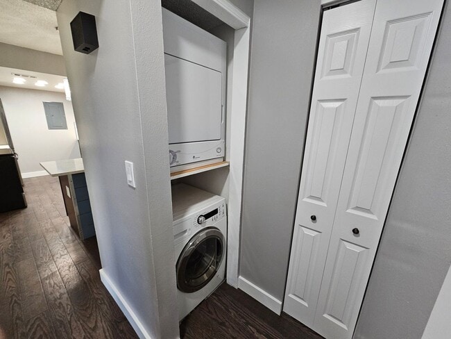 Building Photo - 1 Bedroom Condo in Aurora