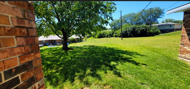 Building Photo - 3030-3032 Creekview Circle