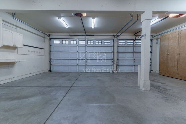 Building Photo - 2326 Carriage Dr