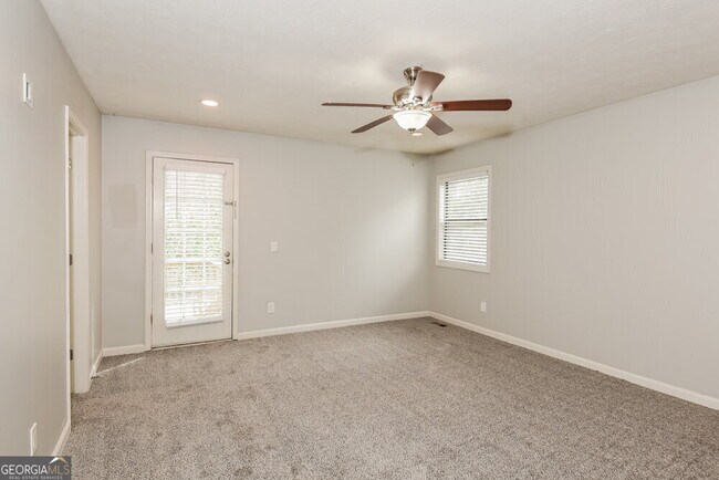 Building Photo - 2752 Hawk Trace NE