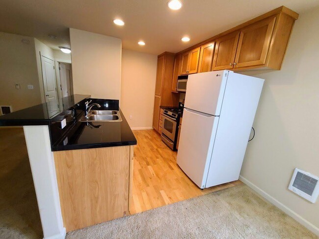 Building Photo - 6298 SW Grand Oaks Dr
