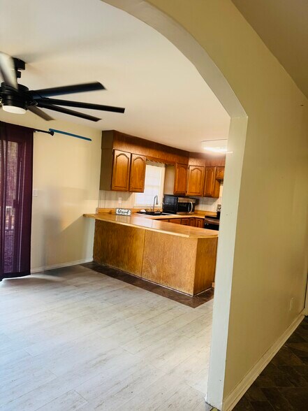 Building Photo - 110 Gunn Rd