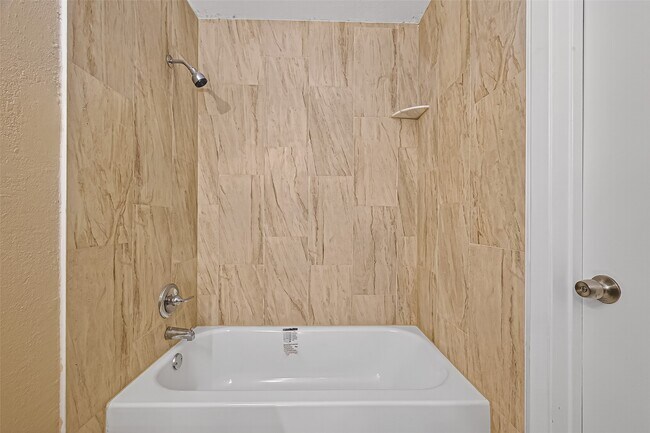 Building Photo - 1811 Foxlake Dr