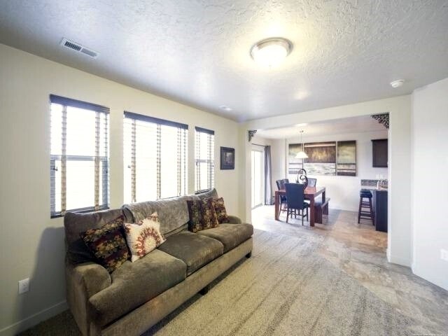 Building Photo - 850 S Pheasant Run Dr