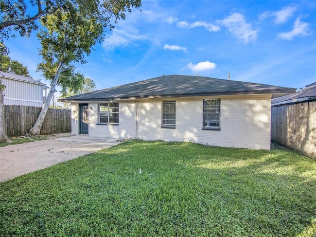 Building Photo - 3810 Lehall St