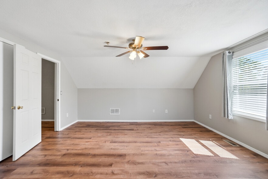 Building Photo - 245 Fitchland Dr