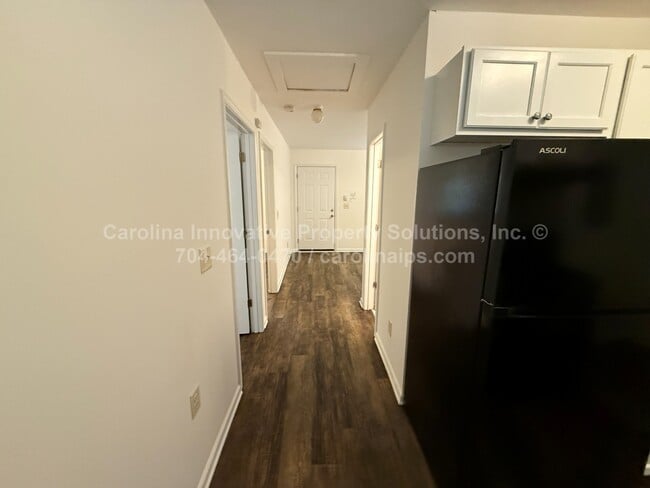 Building Photo - 1800 Newland Rd