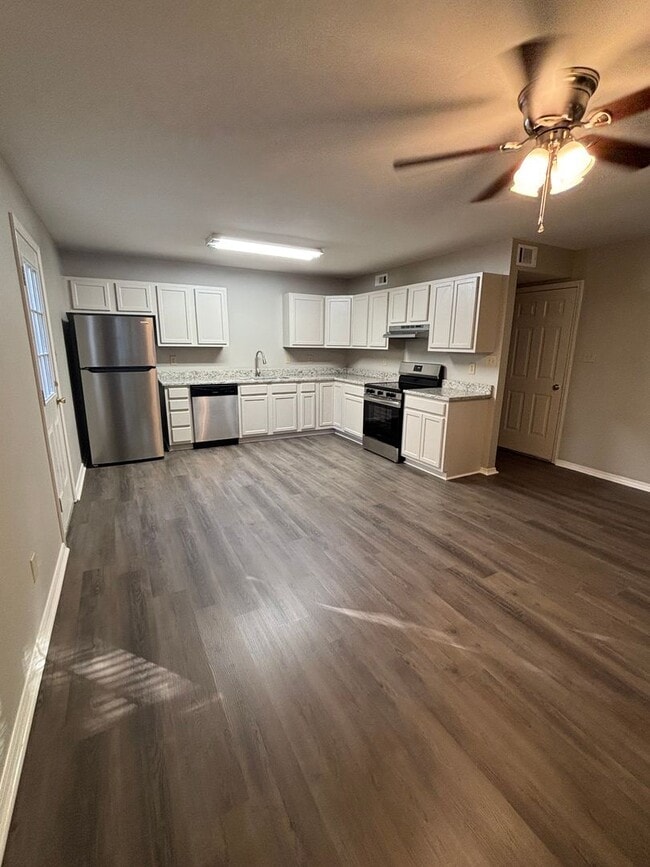 Building Photo - 3322 N Detroit Ave