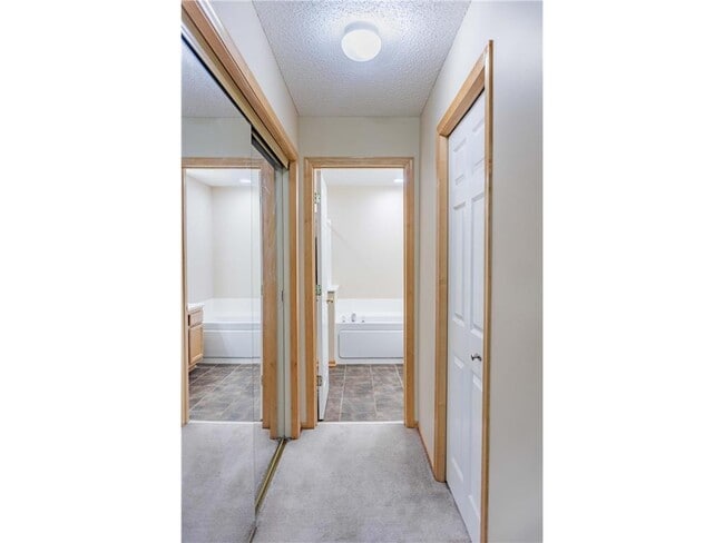 Building Photo - 875 Braunworth Ct