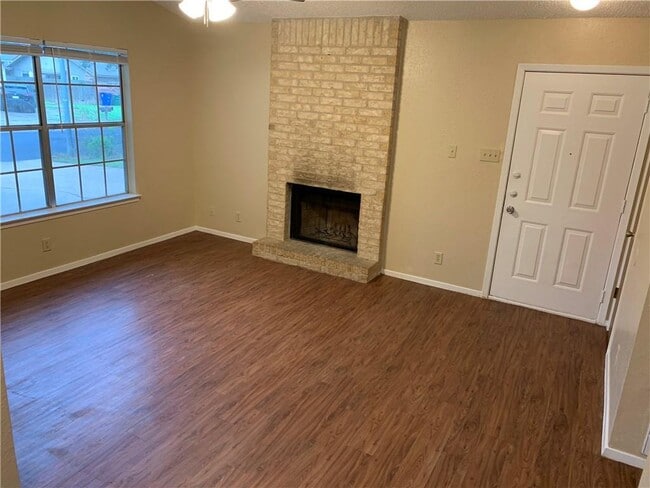 Building Photo - 8009 Clydesdale Dr
