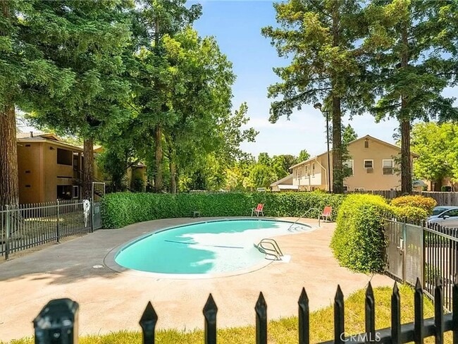 Building Photo - Check out the video! 3 Bedroom 2 Bath Cond...