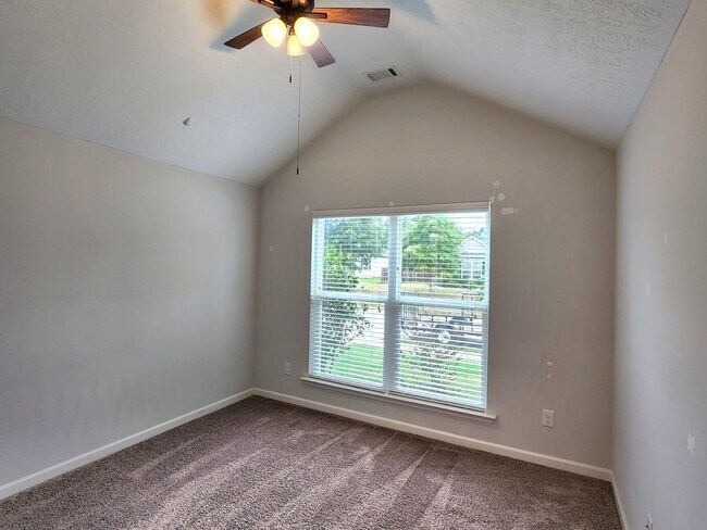 Building Photo - 4 Bedroom Ranch in Willow Oak Village