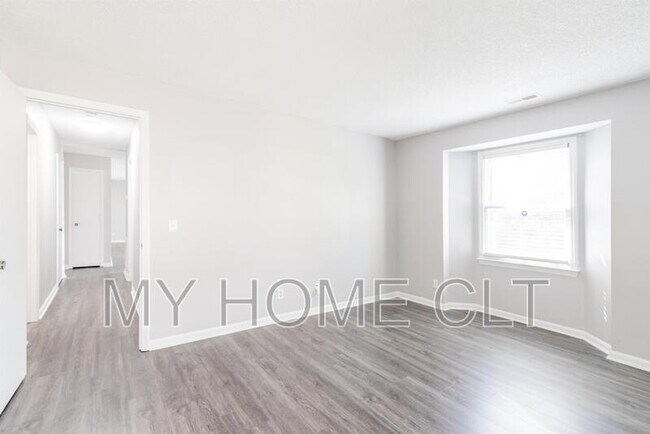 Building Photo - 6158 Meadow Rose Ln