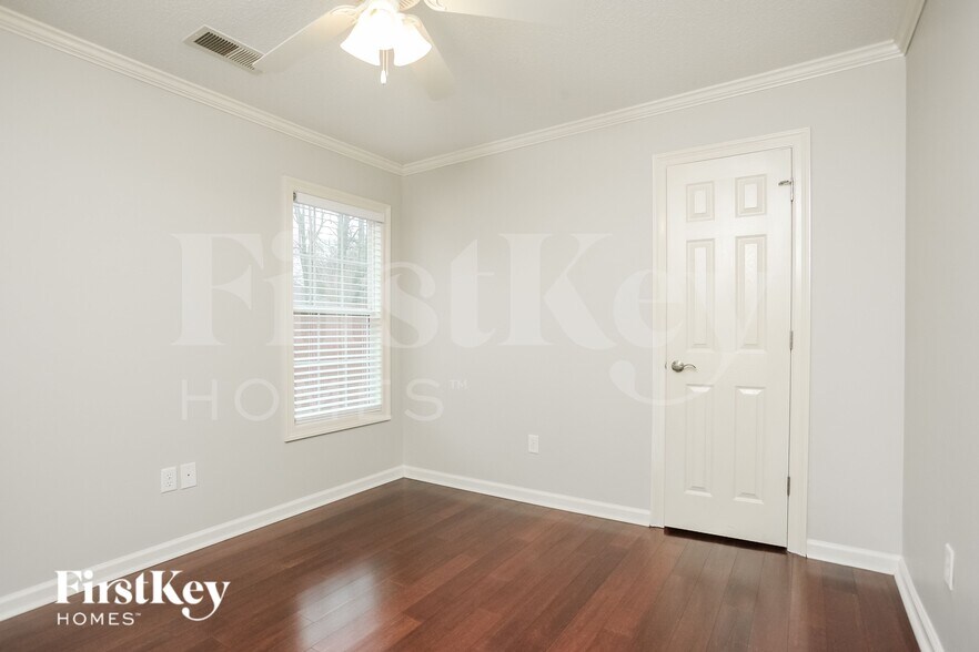 Building Photo - 662 Eden Brook Ln