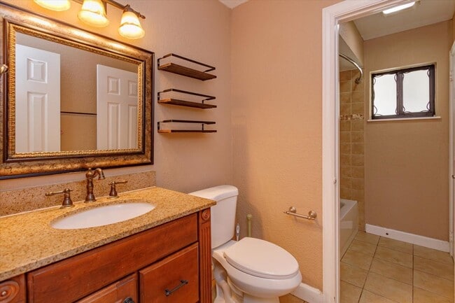 Building Photo - 3/1 Home With A Detached 1/1 Bd In-Law Suite And Detached Airconditioned Metal Storage