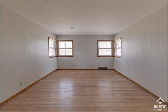 Building Photo - 1143 Patricia St