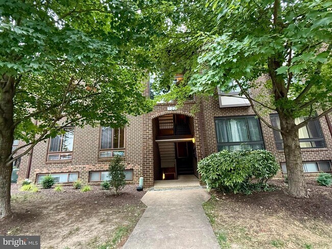Building Photo - 122 Roberts Ln