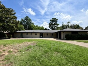 Building Photo - 2616 E 58th St