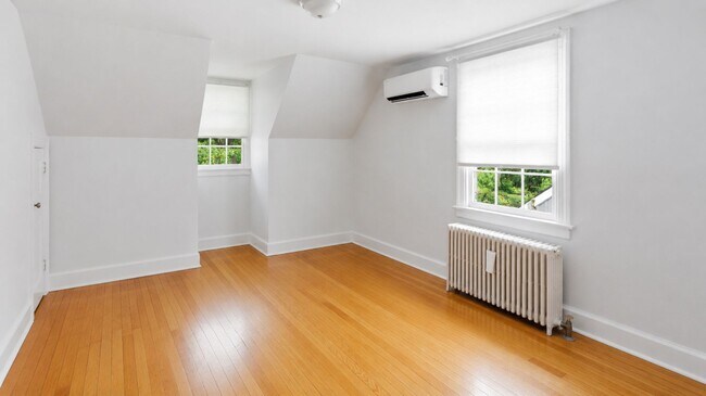 Building Photo - Heart of Woodland Heights just blocks from JRPS, Renovated 2BR / 1.5BA home with gardens