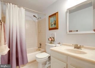 Building Photo - 8931 Park Forest Dr