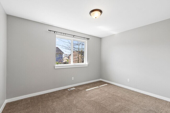 Building Photo - 5 Bedroom 3 Bath Home in Bothell Beaumont Sub Division $4300