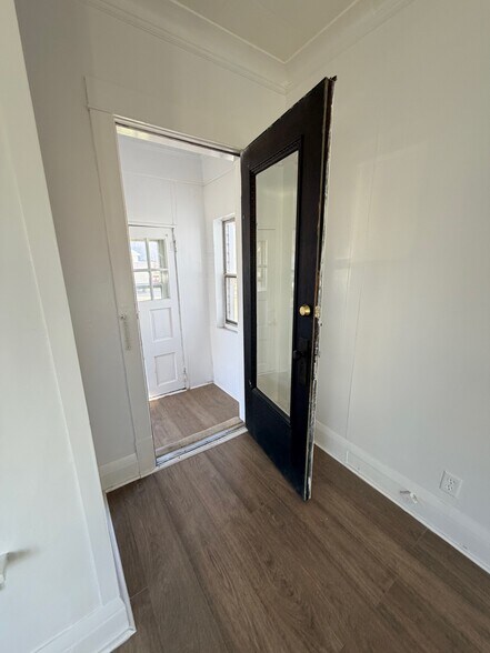 Building Photo - 1352 S 59th St