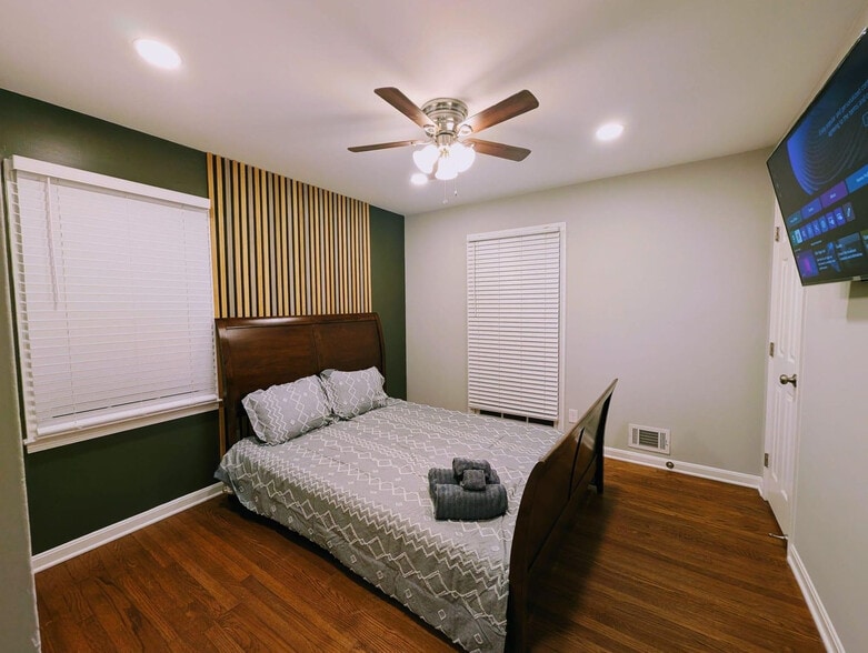 Building Photo - 469 Holt Rd NE