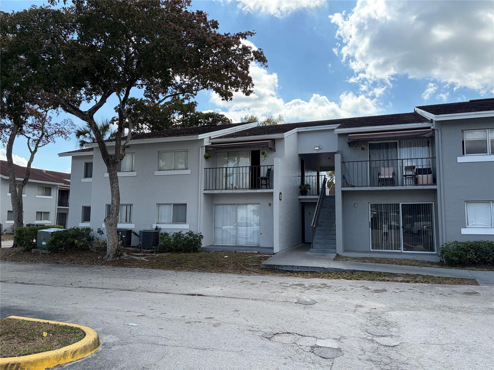 Building Photo - 1153 Lake Victoria Dr