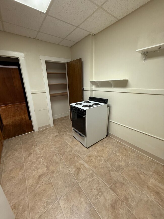 Building Photo - 1 Bedroom 1 Bathroom Apartment