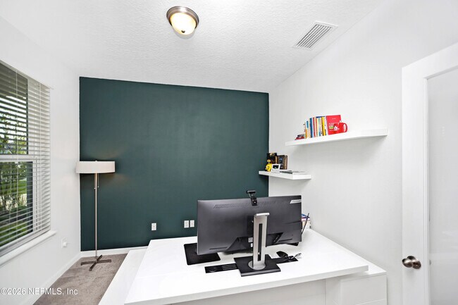 Building Photo - 179 Horsetail Ct