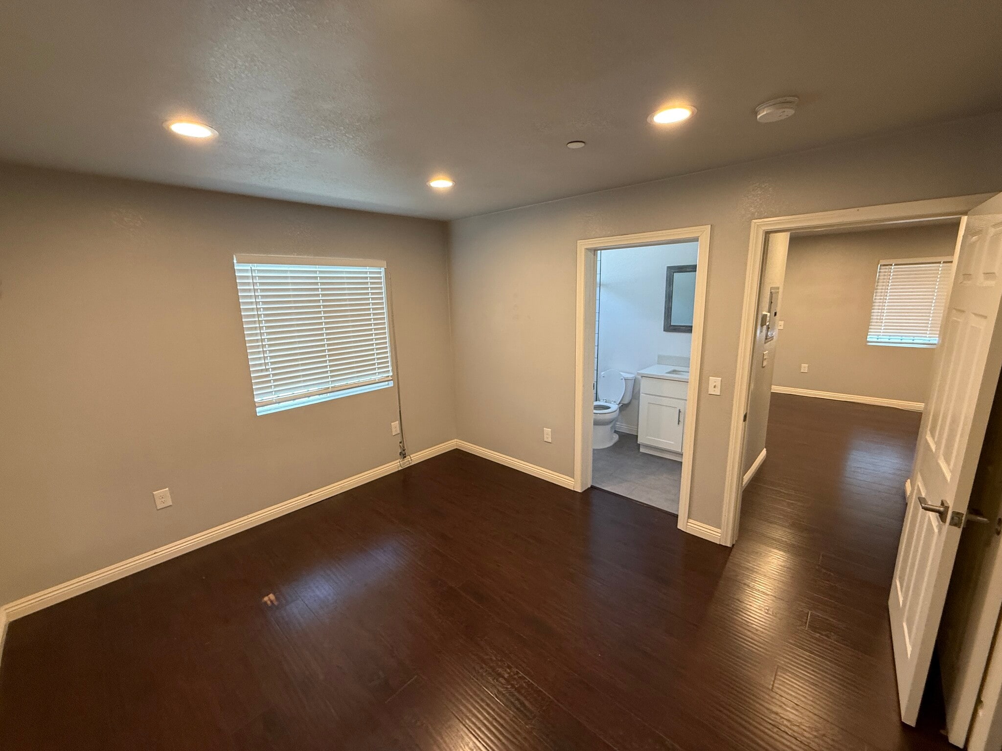 Building Photo - 1493 W 47th St