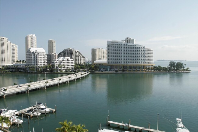 Building Photo - 905 Brickell Bay Dr