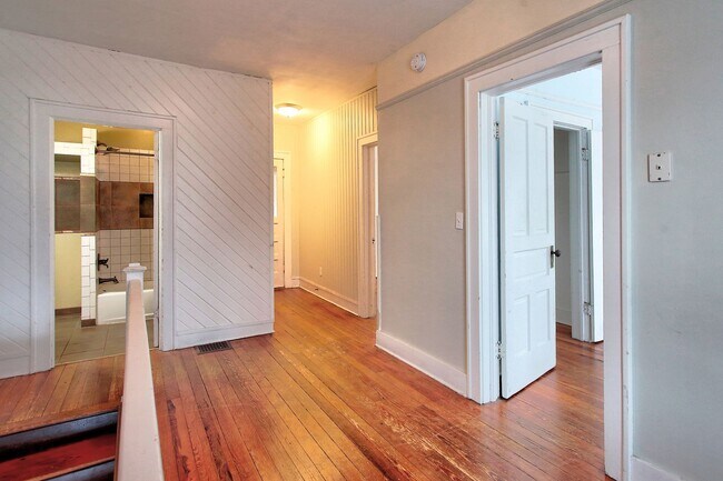 Building Photo - 140/142 E 15th Street